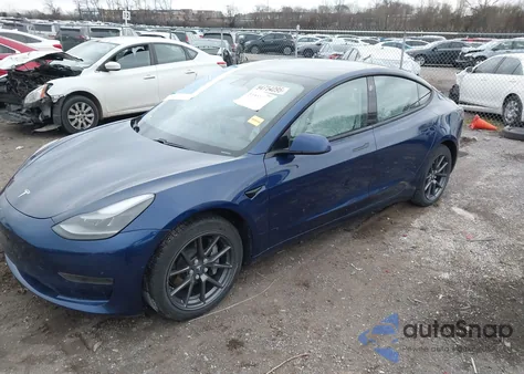 2021 Tesla Model 3 Standard Range Plus Rear-Wheel Drive z USA, uszkodzony, nr VIN 5YJ3E1EA7MF870258
